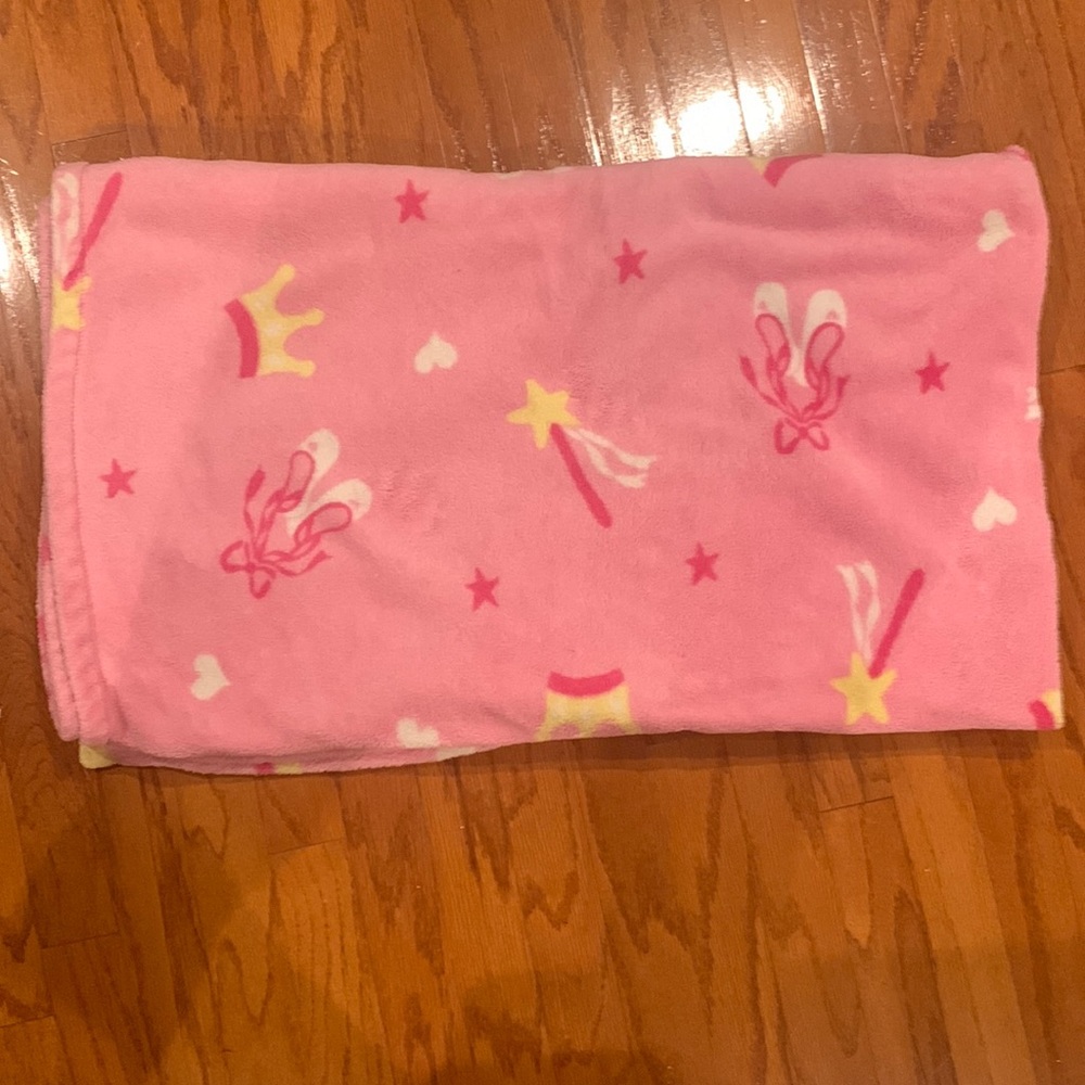 Pink Fuzzy Blanket with crowns and ballet shoes !! Medium sized (twin size bed!)
